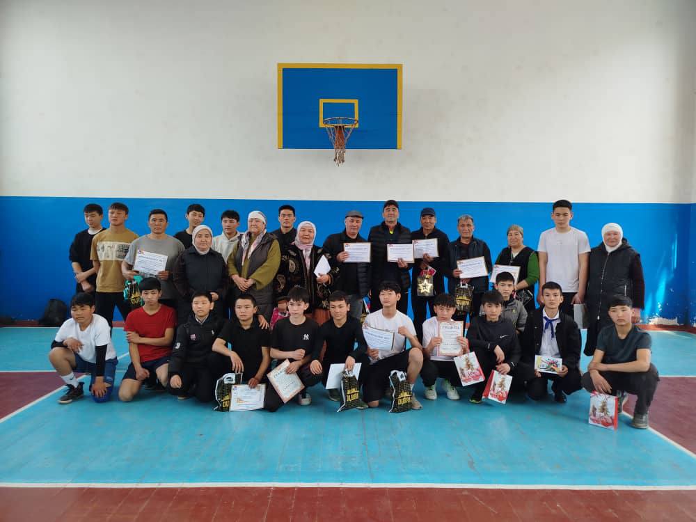 Read more about the article Аталар күнүн белгилөө боюнча “Аталар жана балдар” аттуу спорттук мелдеш өткөрүлдү.