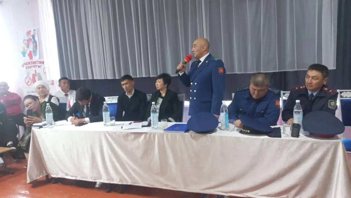 Read more about the article Багыш айыл аймагында мектеп окуучулары менен район прокурорунун жолугушуусу өттү